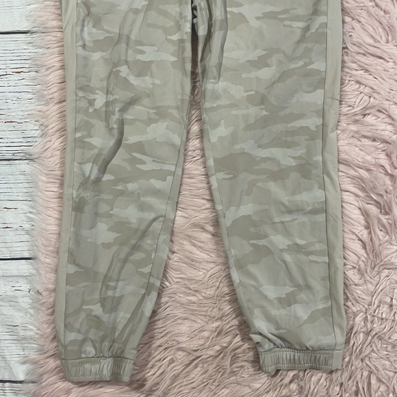 Athleta Brooklyn Textured Jogger petite neutral camo track pants - Picture 7 of 9